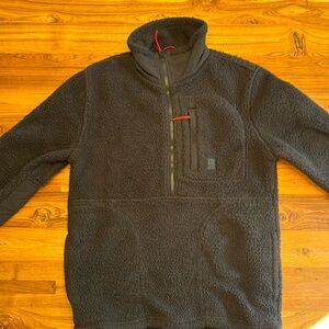 Topo designs 1/2 zip fleece